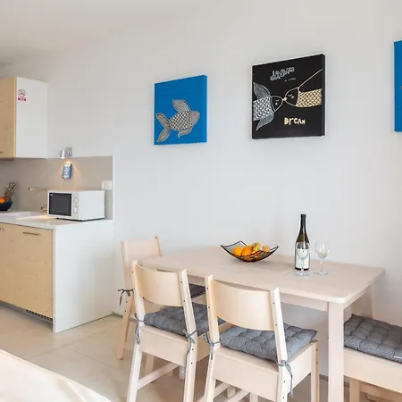 Jolara With Heated Pool Apartment *