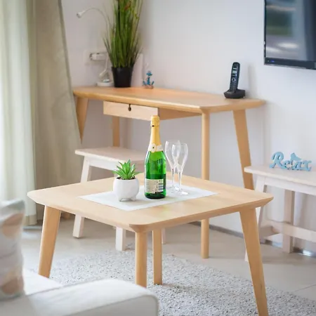 Jolara With Heated Pool Apartment Mimice