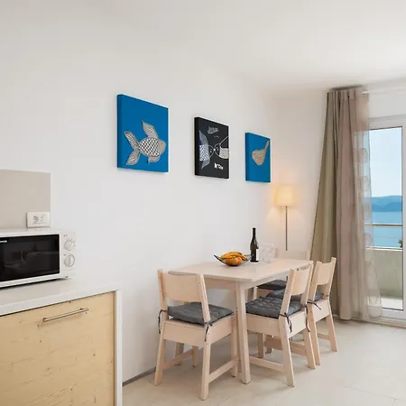 Jolara With Heated Pool Apartment